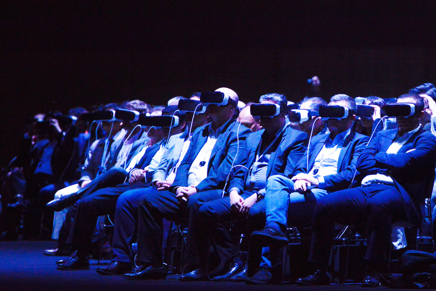 BARCELONA, SPAIN - FEBRUARY 21:  People use Samsung Gear VR during the presentation of the new Samsung Galaxy S7 and Samsung Galaxy S7 edge on February 21, 2016 in Barcelona, Spain. The annual Mobile World Congress will start tomorrow February 22 hosting some of the world's largst communication companies, with many unveiling their last phones and gadgets.  (Photo by David Ramos/Getty Images)