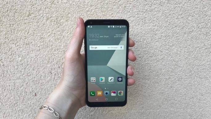 lg-q6-prise-en-main-de-la-version-mini-du