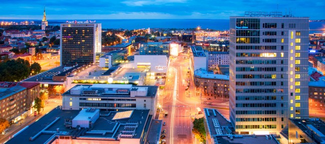 tallinn-at-night-650x289