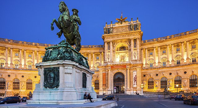 vienne-architecture-statue-cheval-chevalier-statue-e-nbronze