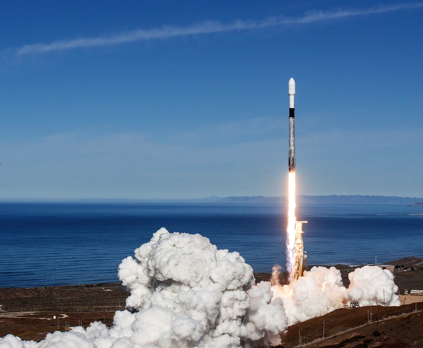 في مهمة تاريخية SpaceX تنجح في ارسال رواد الناسا إلى الفضاء لأول مرة
